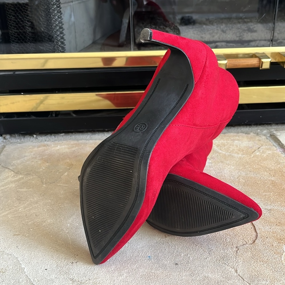 Like new red ankle booties faux suede sz 8.5 - Picture 7 of 7